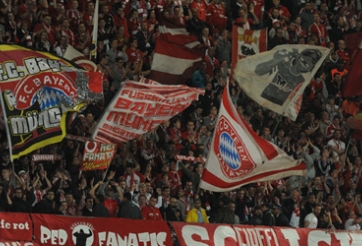 Bayern Munich tri ân NHM qua 'giá vé'